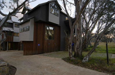 Blue Ice - Yamba Accommodation 1