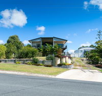 Blue Water Retreat - Upstairs  Downstairs - Yamba Accommodation
