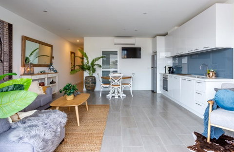 Blue Waters On The Beach: Absolute Beachfront, Views - Yamba Accommodation 3