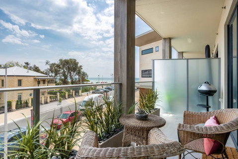 Blue Waters On The Beach: Absolute Beachfront, Views - Yamba Accommodation 0