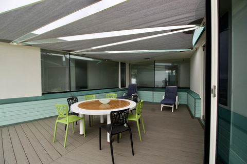 Boathouse - Nearly In The Water And Wonderful Views - Yamba Accommodation 2