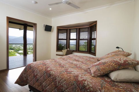 The Summit Bed & Breakfast - Yamba Accommodation 2