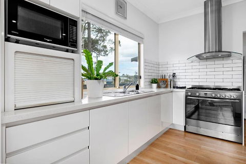 Whale Song - Yamba Accommodation 3