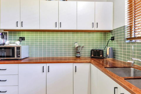 Nightcliff Getaway With Free WiFi - Yamba Accommodation 1