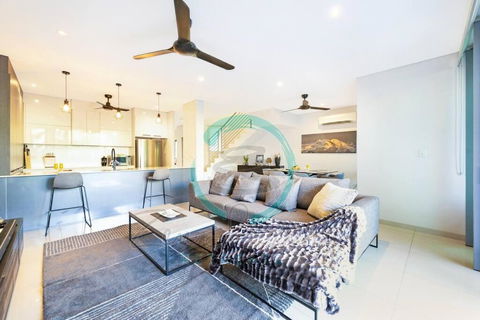 ZEN ARCTIC Luxury 2-Story T/House + Pool & Markets - Yamba Accommodation 1