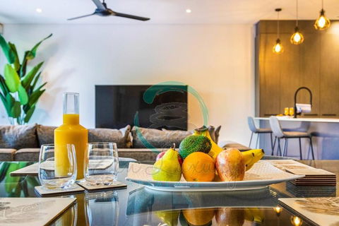 ZEN ARCTIC Luxury 2-Story T/House + Pool & Markets - Yamba Accommodation 3