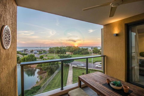 ZEN BY THE OCEAN - 1-BR Executive Biz Retreat - Yamba Accommodation 0