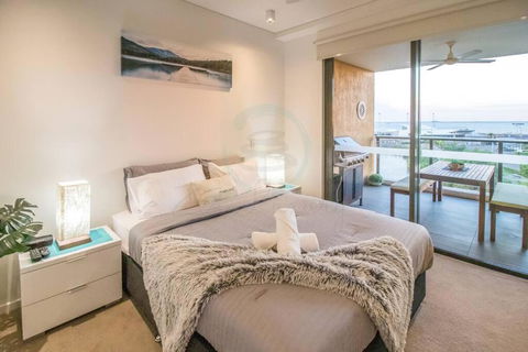 ZEN BY THE OCEAN - 1-BR Executive Biz Retreat - Yamba Accommodation 1