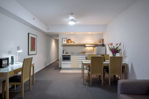 ZEN CITY & SEA Executive 1-BR Suite In Darwin CBD - Yamba Accommodation 0