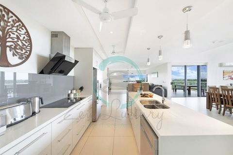 ZEN LUXURY: 2-Story 4-BR Penthouse In Darwin City With Mindal Markets & Harbour Views - Yamba Accommodation 0