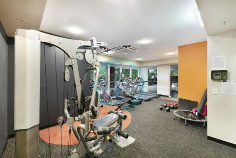 ZEN LUXURY: 2-Story 4-BR Penthouse In Darwin City With Mindal Markets & Harbour Views - Yamba Accommodation 1