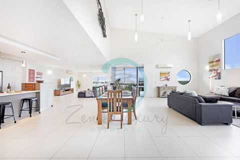 ZEN LUXURY: 2-Story 4-BR Penthouse In Darwin City With Mindal Markets & Harbour Views - Yamba Accommodation 3