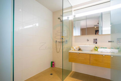 ZEN PARADISE - 2-BR Waterfront Ocean View Retreat - Yamba Accommodation 2