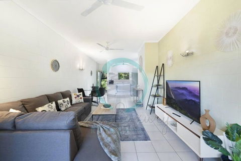 ZEN Westralia: 2-BR Cozy Inner-City Apt Near Shops - Yamba Accommodation 0