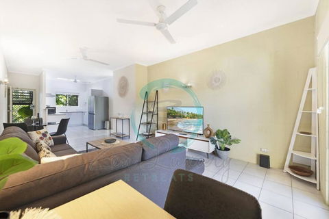 ZEN Westralia: 2-BR Cozy Inner-City Apt Near Shops - Yamba Accommodation 1