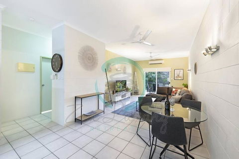 ZEN Westralia: 2-BR Cozy Inner-City Apt Near Shops - Yamba Accommodation 3