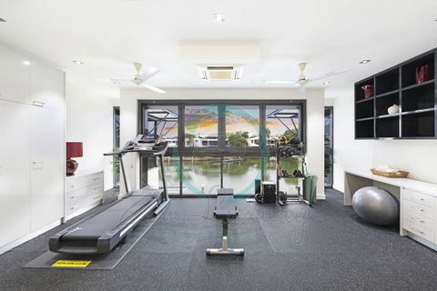 ZenLux: 4BR Bayview Mansion Infinity Pool + Cinema - Yamba Accommodation 2