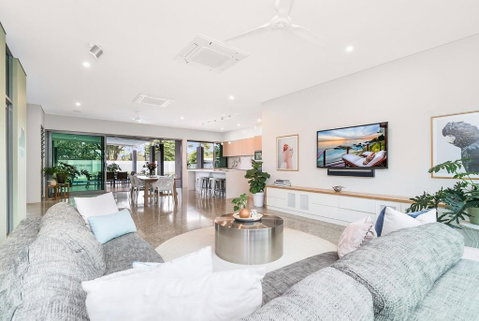 ZenLux Massive 5-BR Holiday Home - Pool - BBQ - Yamba Accommodation 2