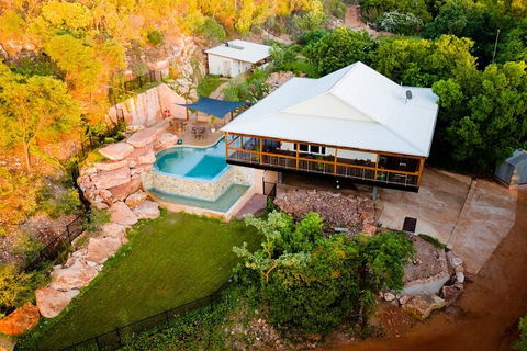 Giant Tides Tour - Cygnet Bay Pearl Farm - Yamba Accommodation 5