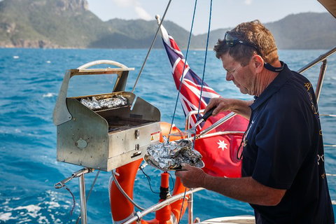 2-Night Cabin Charter Aboard Cruising Yacht Milady - Yamba Accommodation 5